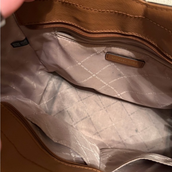 Michael Kors Cream and Gold Shoulder Bag - Picture 9 of 15